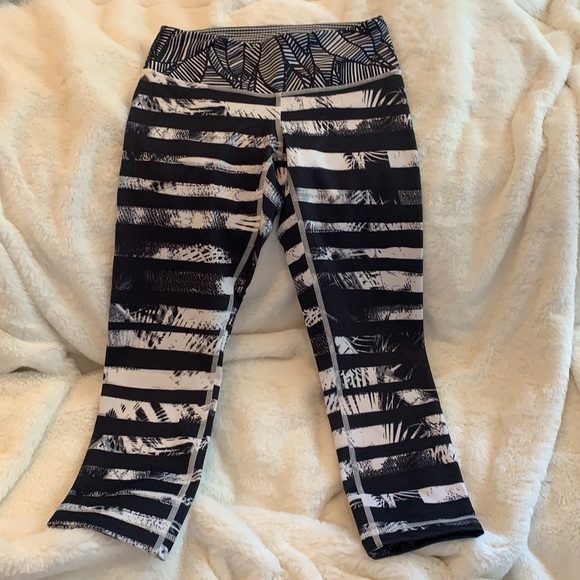 Lululemon crop yoga*** - Picture 6 of 7